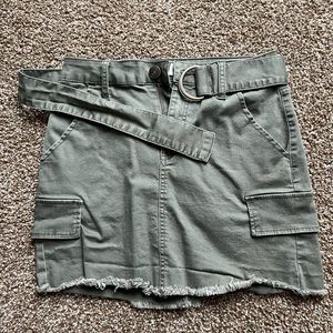 green mini skirt, womens size 5, So , khols brand